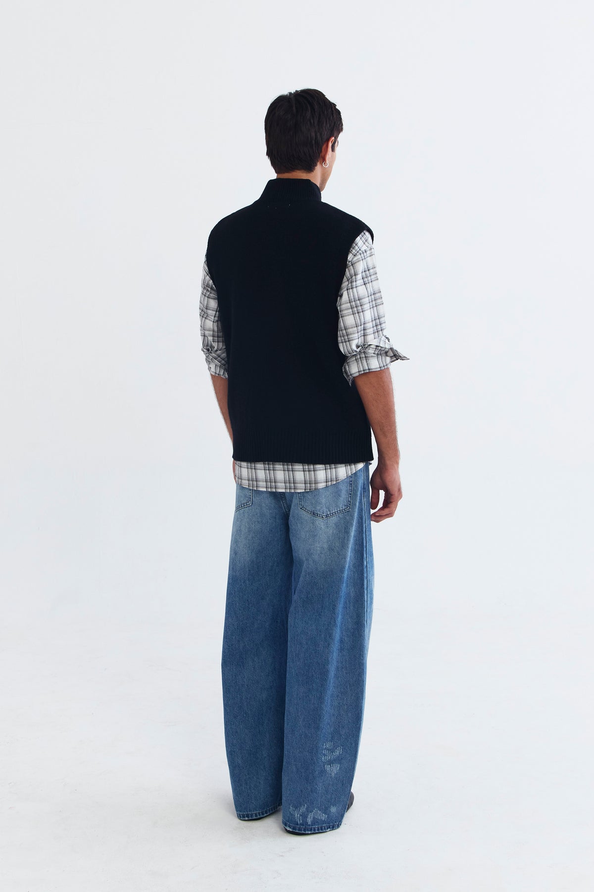 SACRAMENTO VEST BLACK