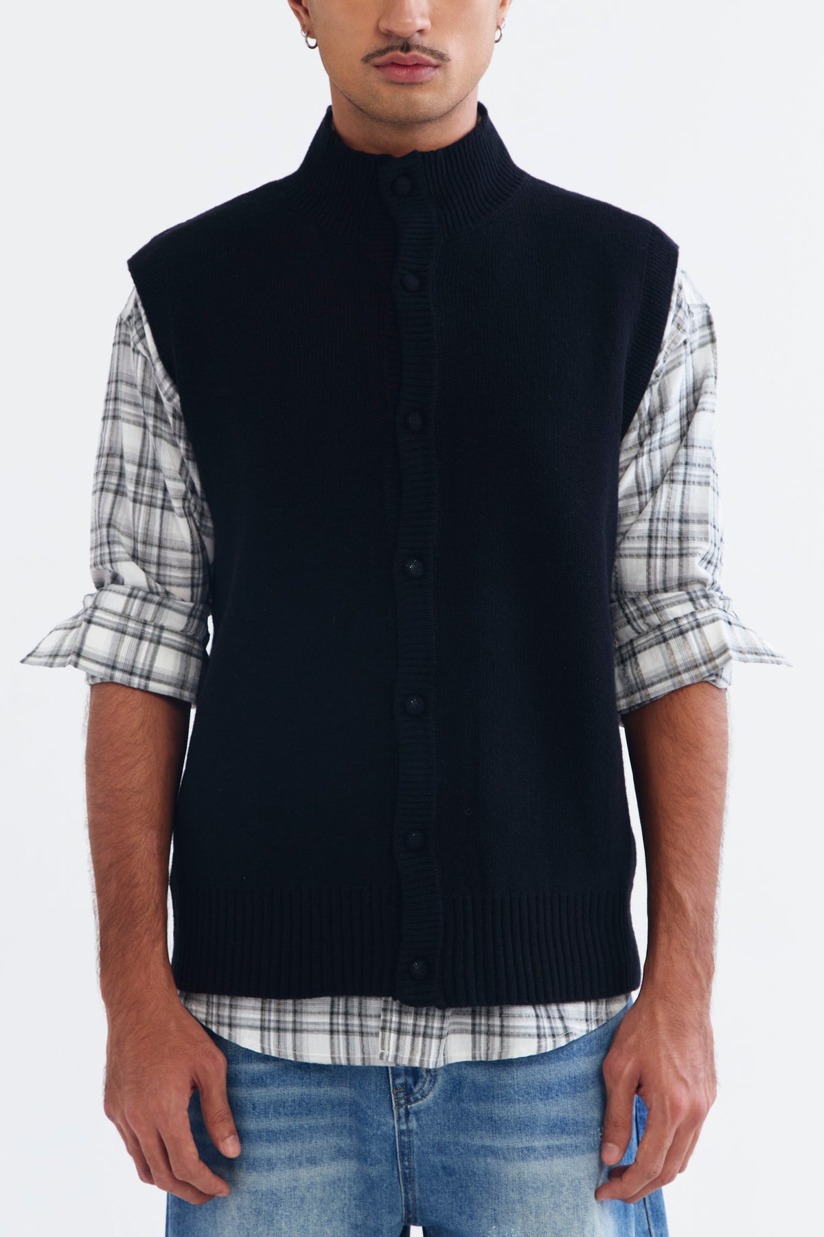 SACRAMENTO VEST BLACK