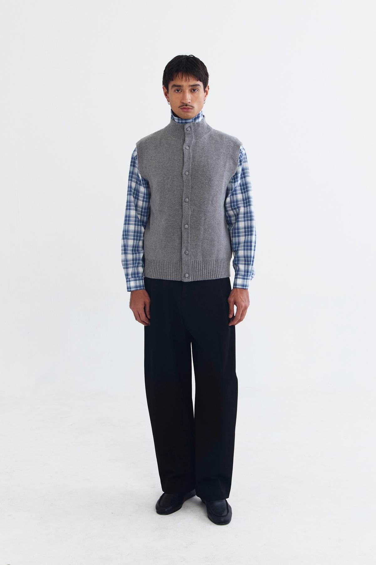SACRAMENTO VEST GREY
