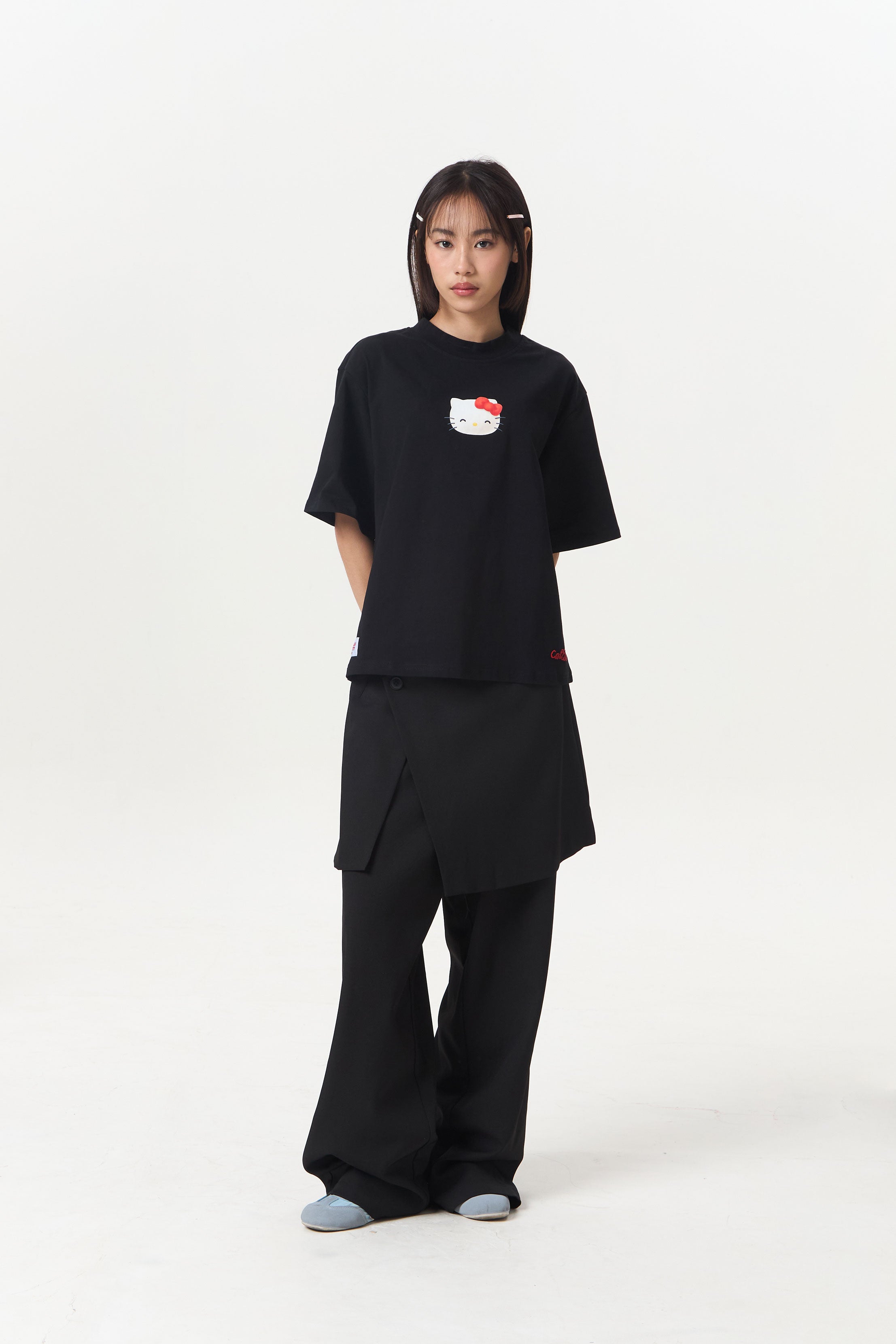 WHISKIE TEE BLACK- CALLIE X HELLO KITTY