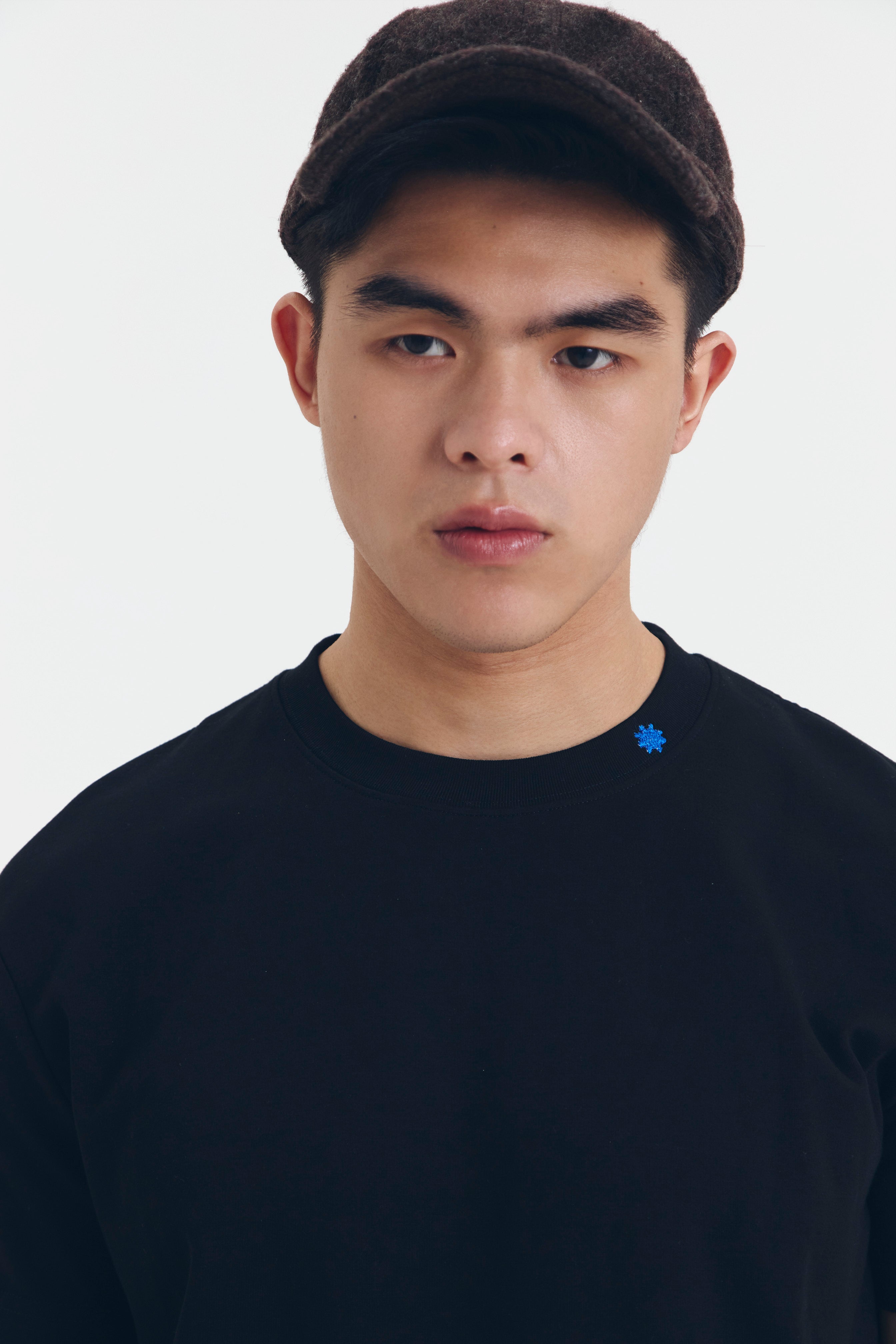 KAOS LUCCA HITAM