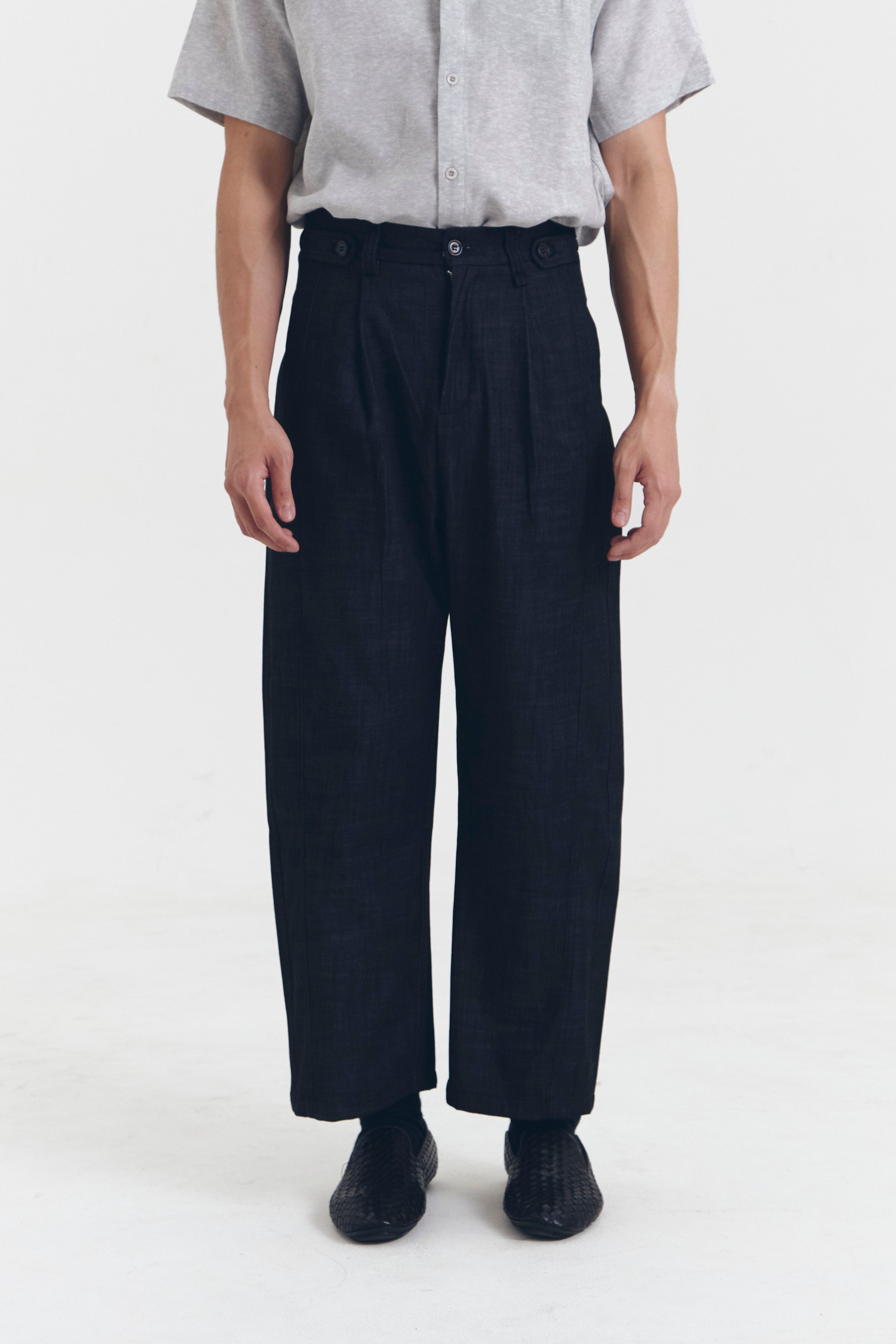 CELANA OSLO HITAM