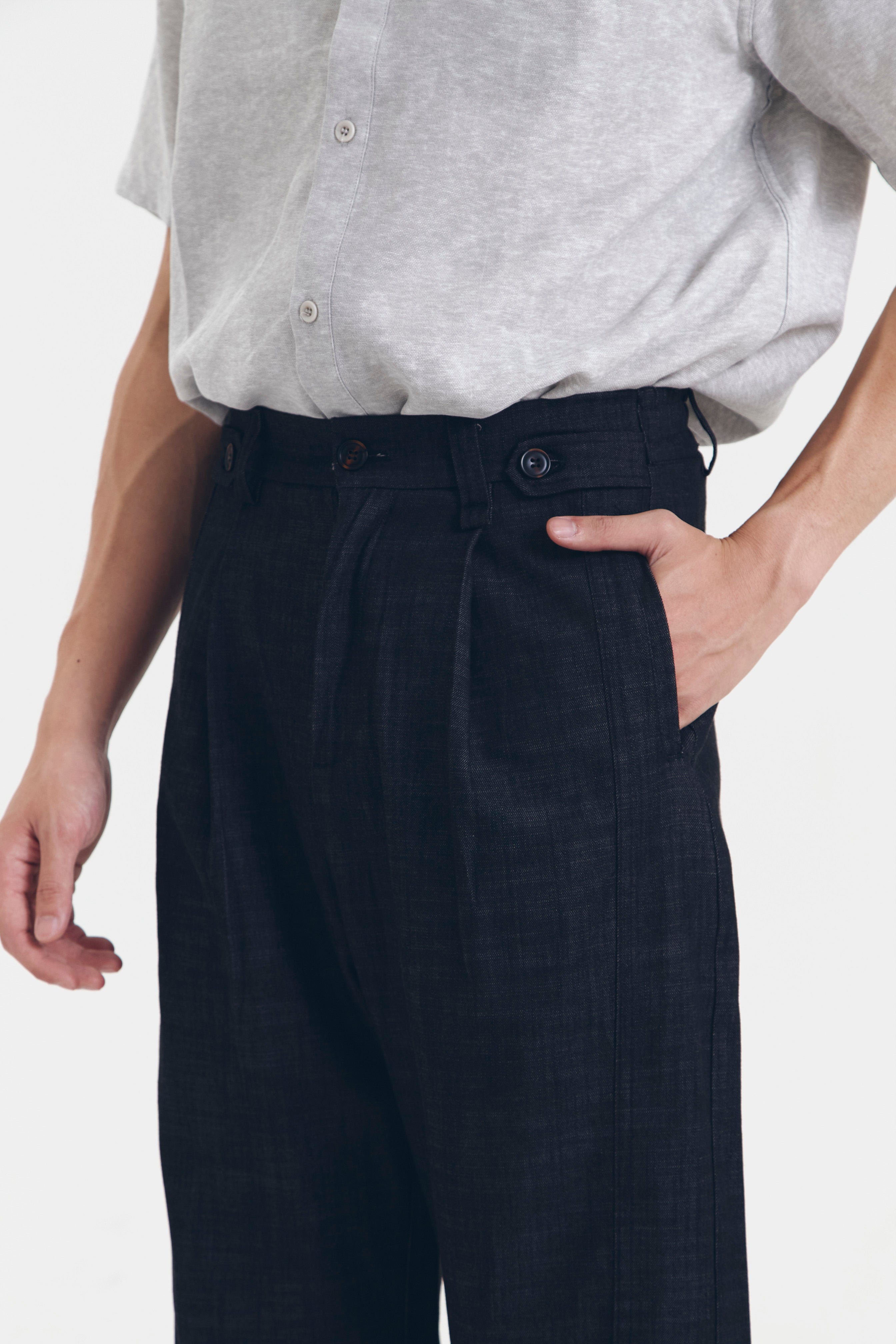 CELANA OSLO HITAM