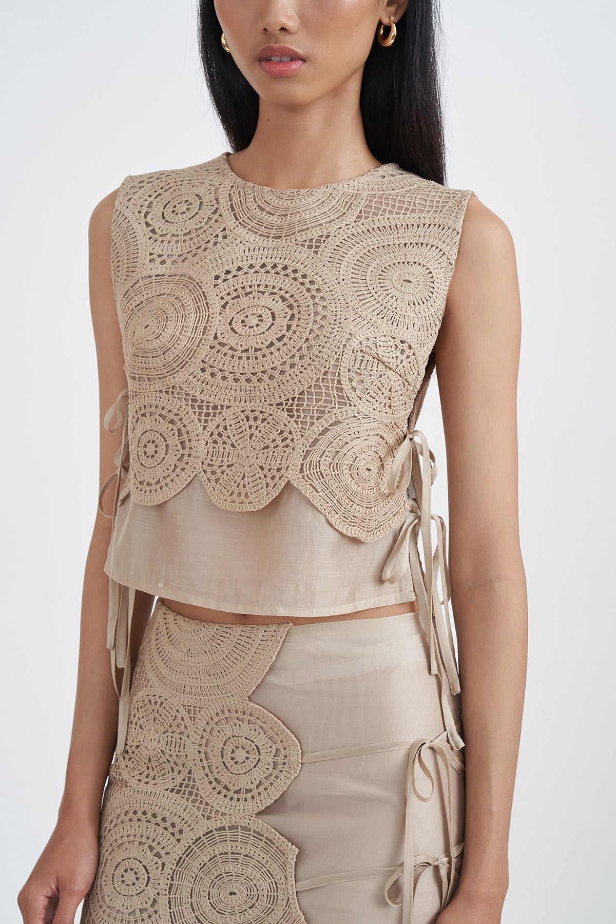 ROSETTE VEST BEIGE