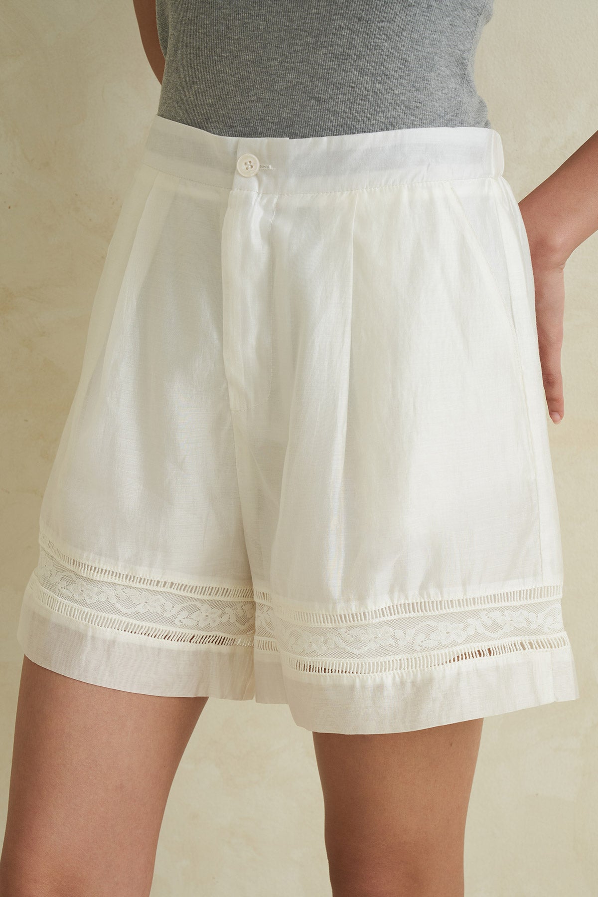 GLIMMER SHORTS WHITE